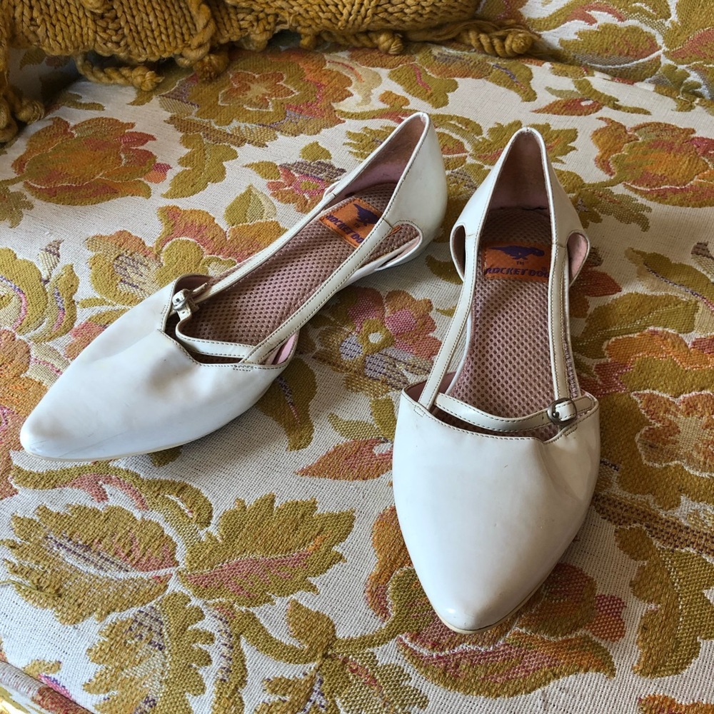 vintage rocket dog white pleather pointy flats